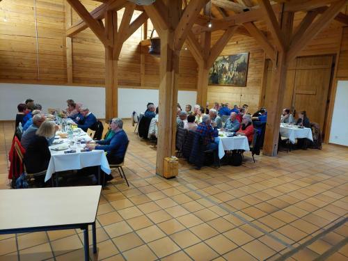 La salle avec toutes les convives